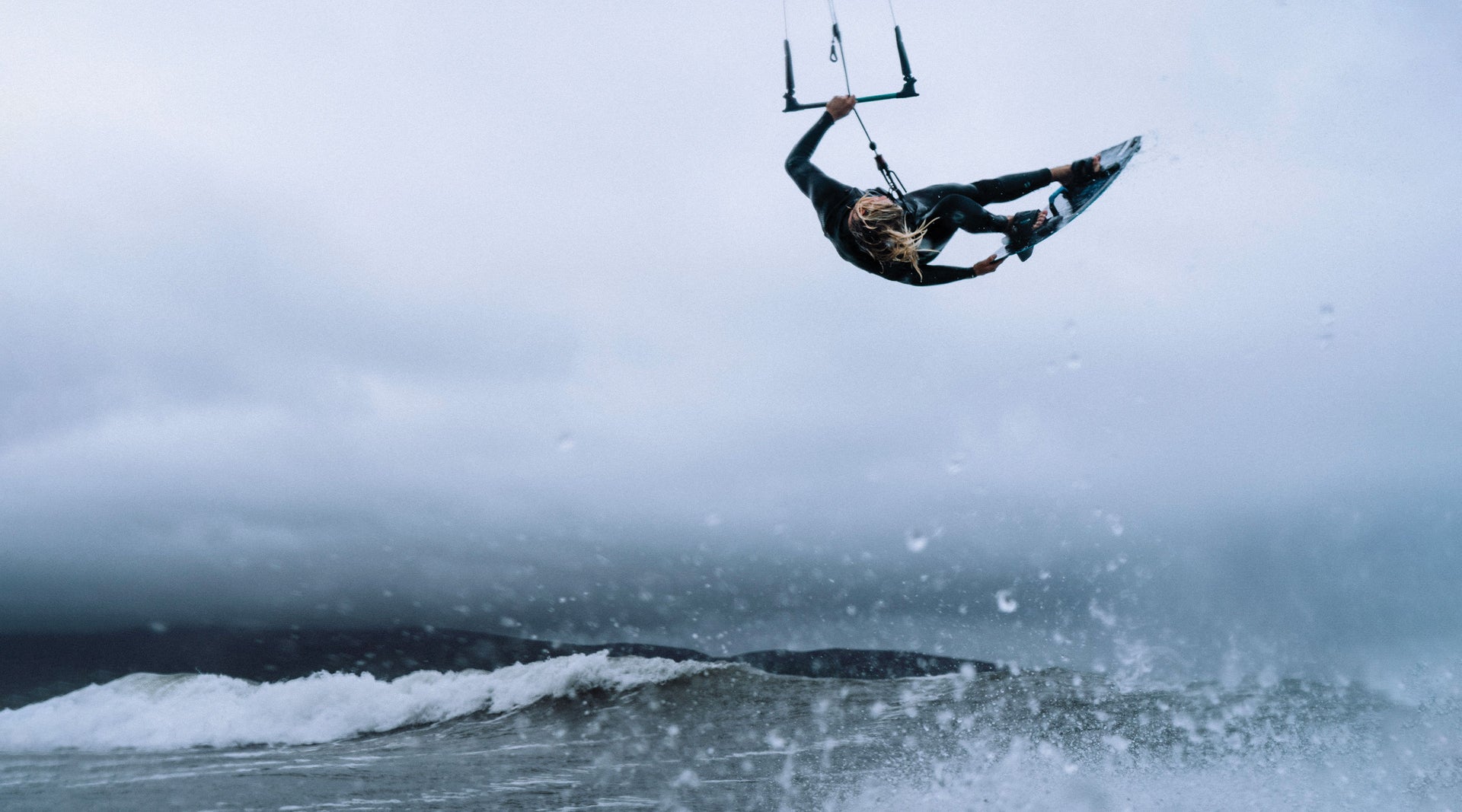 Kiteboarding harnesses