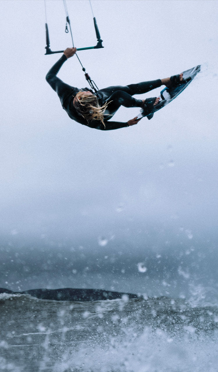 Kiteboarding harnesses