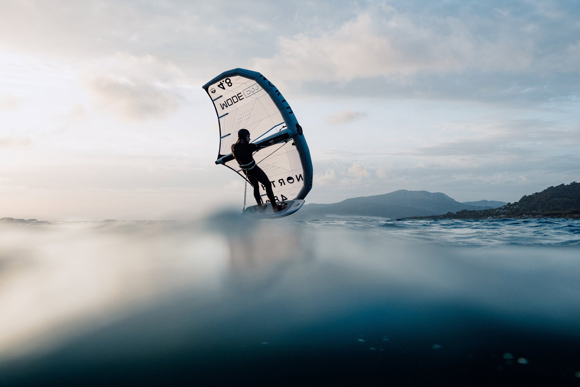Mystic Leash de planche Wing Marketing Image 1