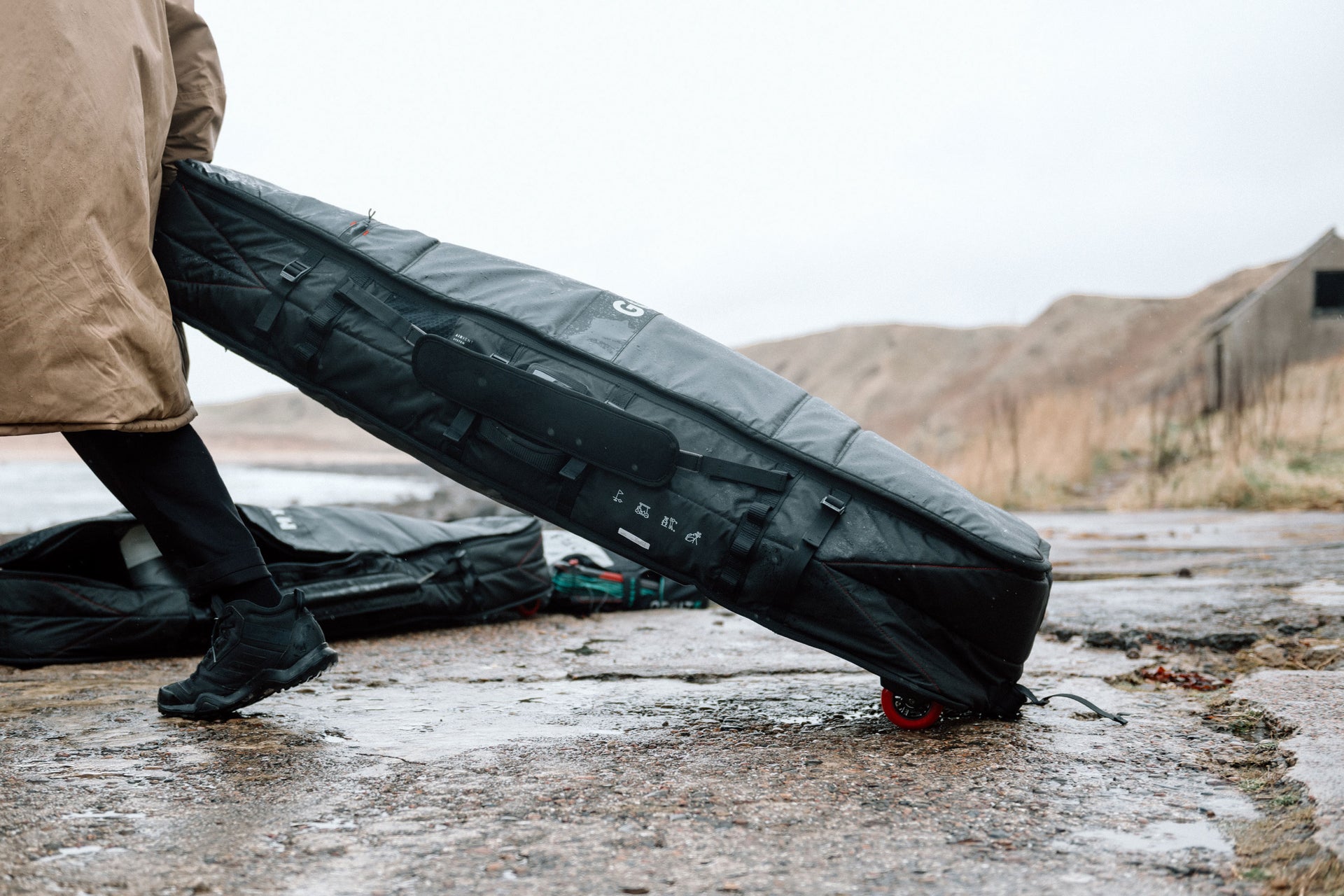 Mystic Saga Golfbag Marketing Image 4