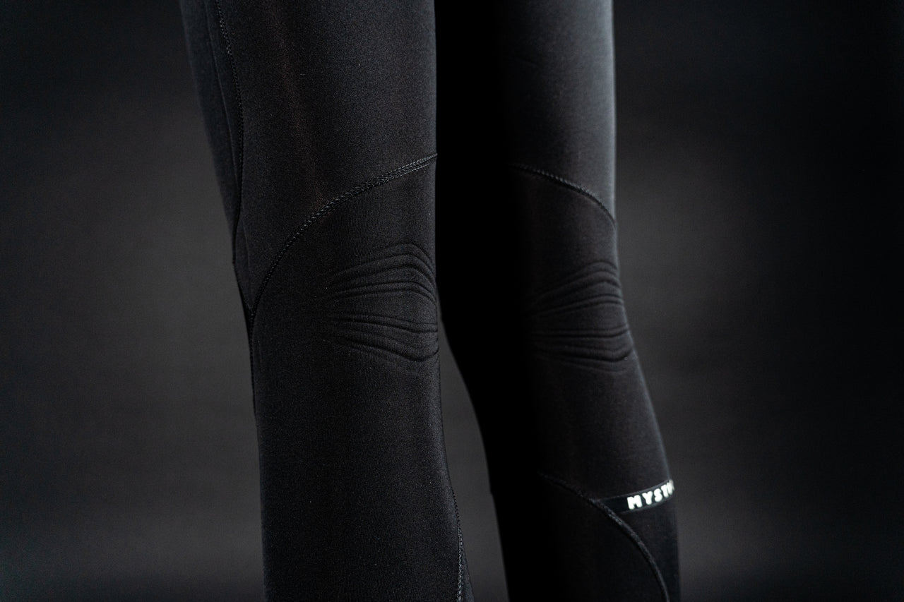 Gem Fullsuit 6/4/3mm Hooded Fzip - Back knee emboss technology