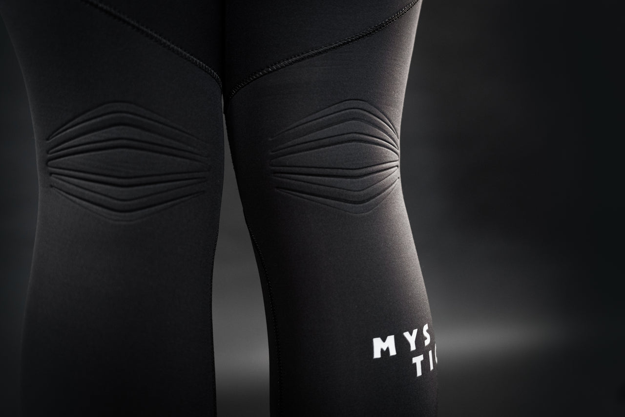 Motion Fullsuit 3/2mm Fzip - Back knee emboss technology