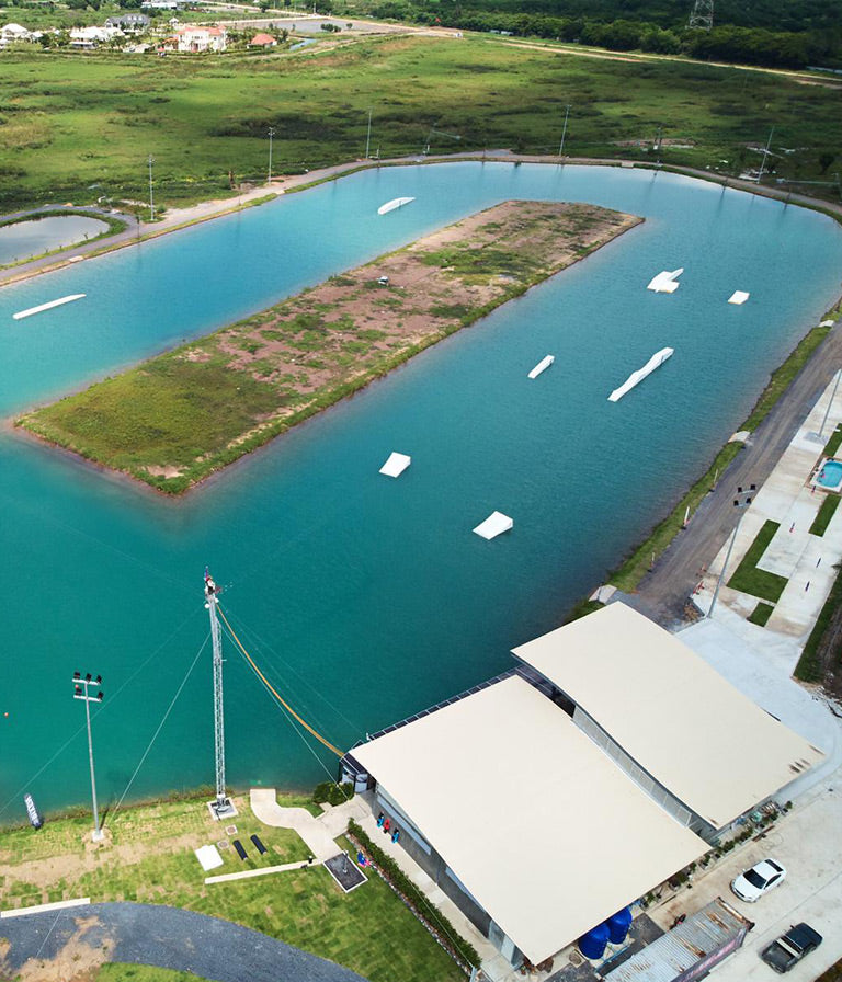 5 Лучших Вейк Парков 2024 Года 5 Вид с дрона на Thai Wake Park в Бангкоке, Таиланд