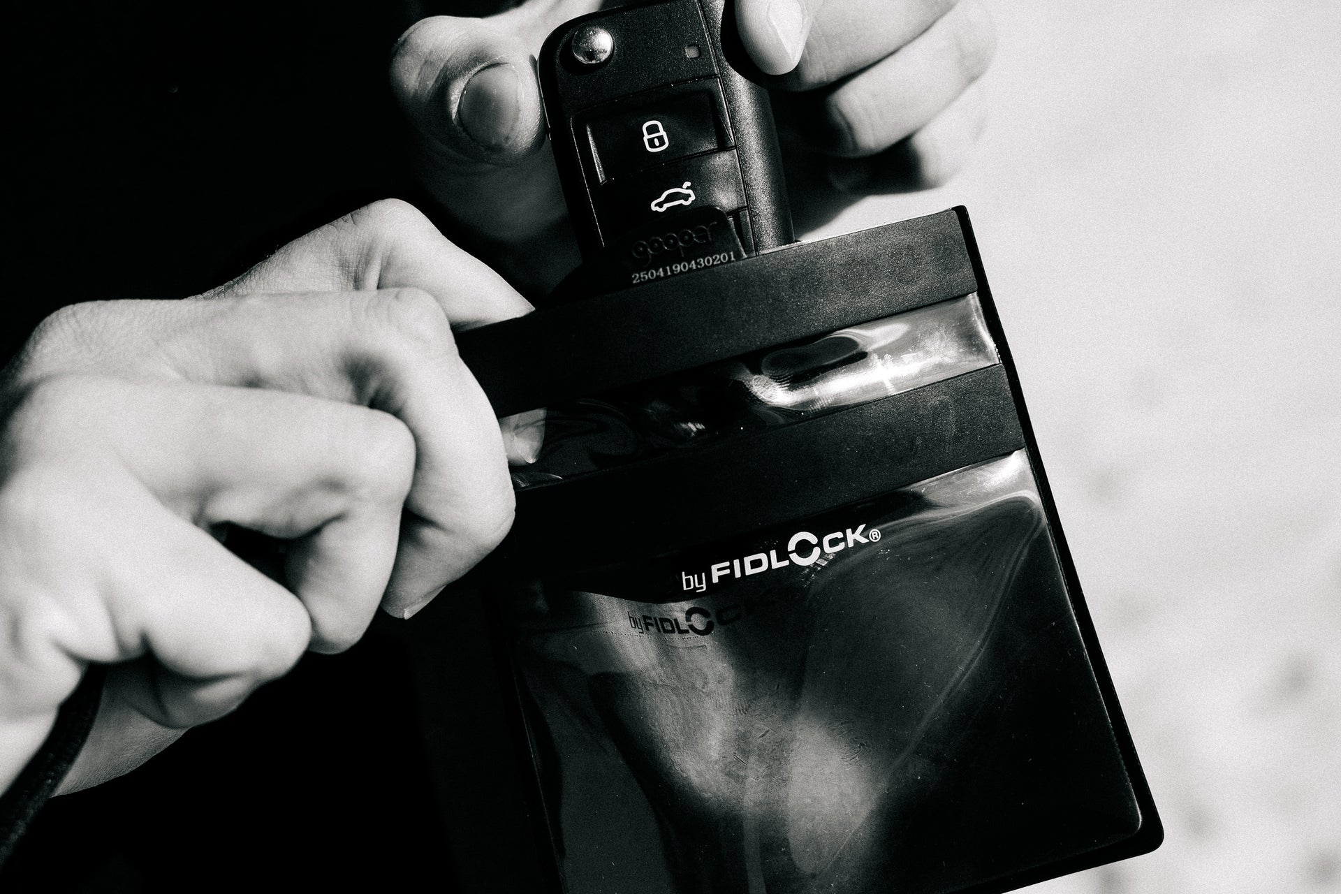 Mystic Keypouch DTS Fidlock Marketing Image 1